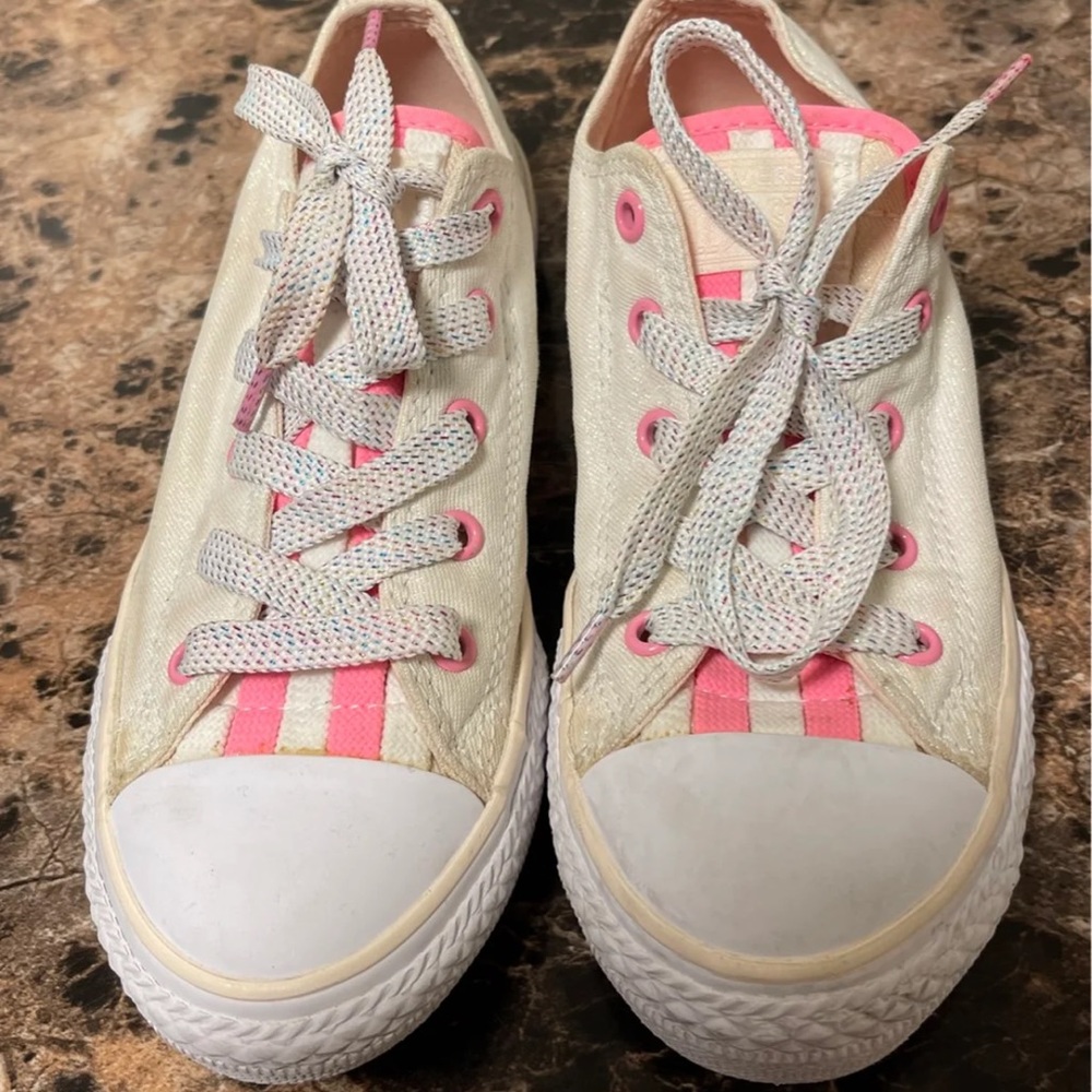 Converse All STAR  loopholes sparkly juniors shoes  in good condition size 2